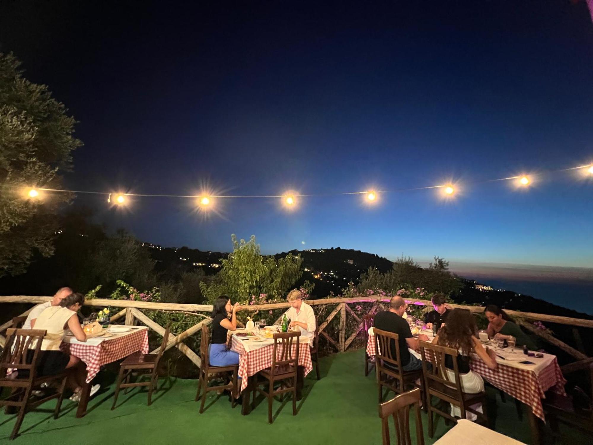Willa Agriturismo Le Grottelle SantʼAgata sui Due Golfi Zewnętrze zdjęcie
